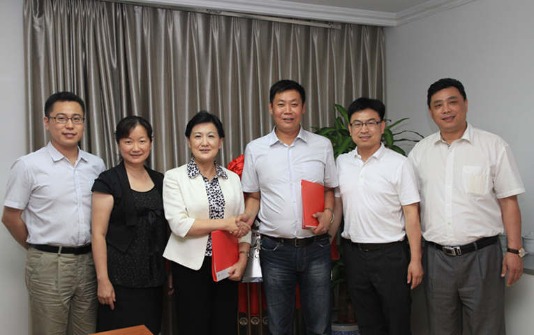 大巨龍地板董事長李德榮