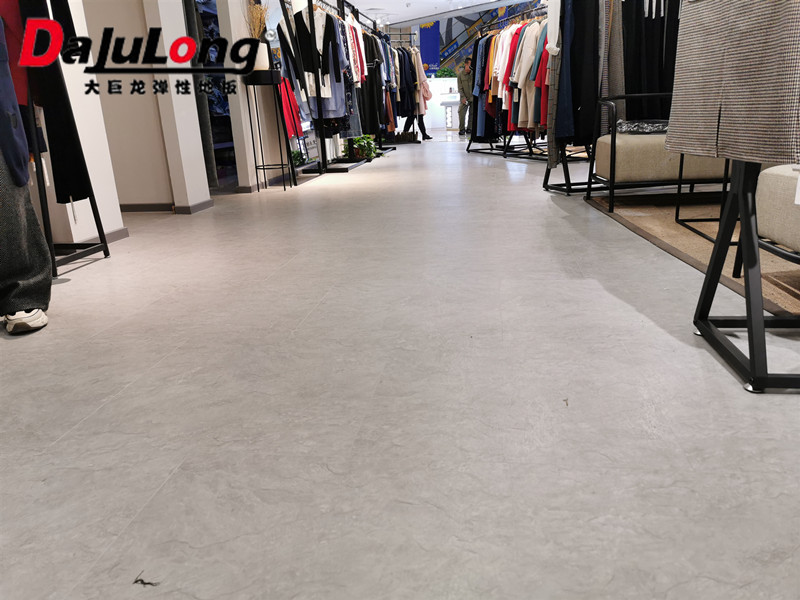 同質透心地板與復合pvc地板優點與缺點