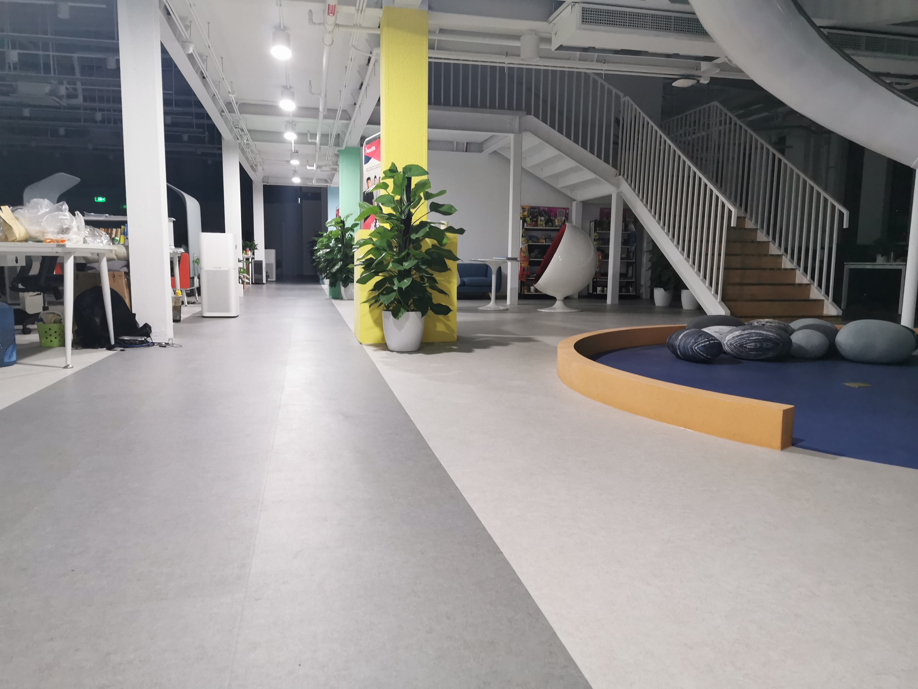 大巨龍純色卷材辦公室案例