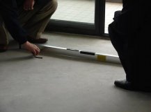 安裝pvc卷材地板為啥要求地面平整度高？